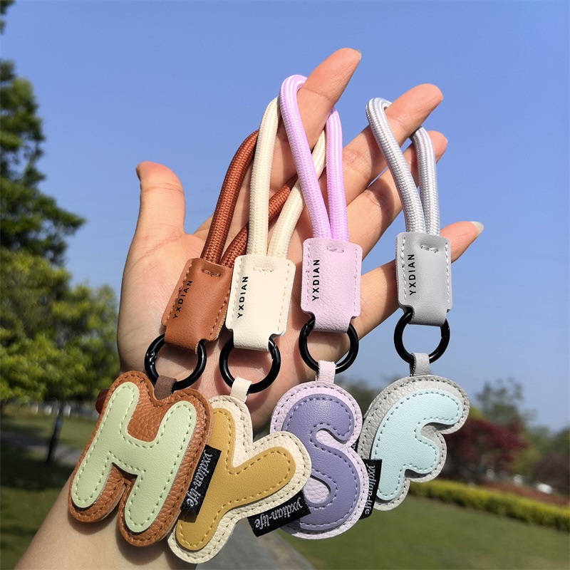 Monogram Keychain Leather - Portachiavi con iniziali in pelle dalla