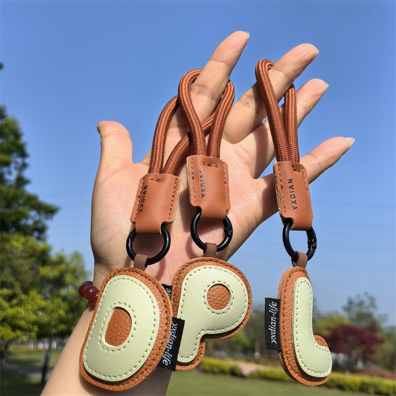 Portachiavi con iniziali in pe - Monogram Keychain Leather recensione e prezzo